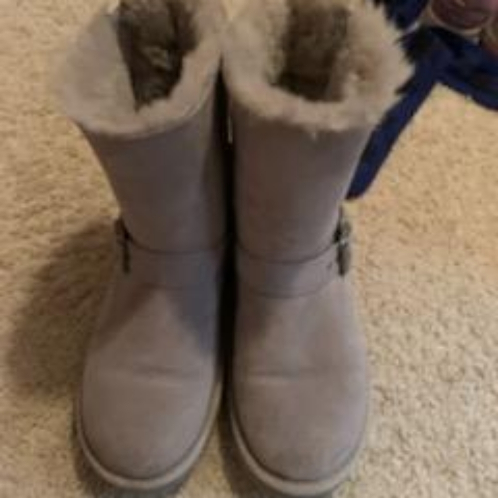 Grey Ugg boots with breast cancer ribbon